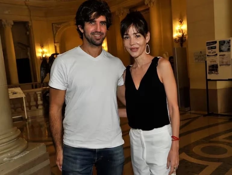 paola-krum-junto-su-novio-patricio-abadi-la-legislatura-portena
