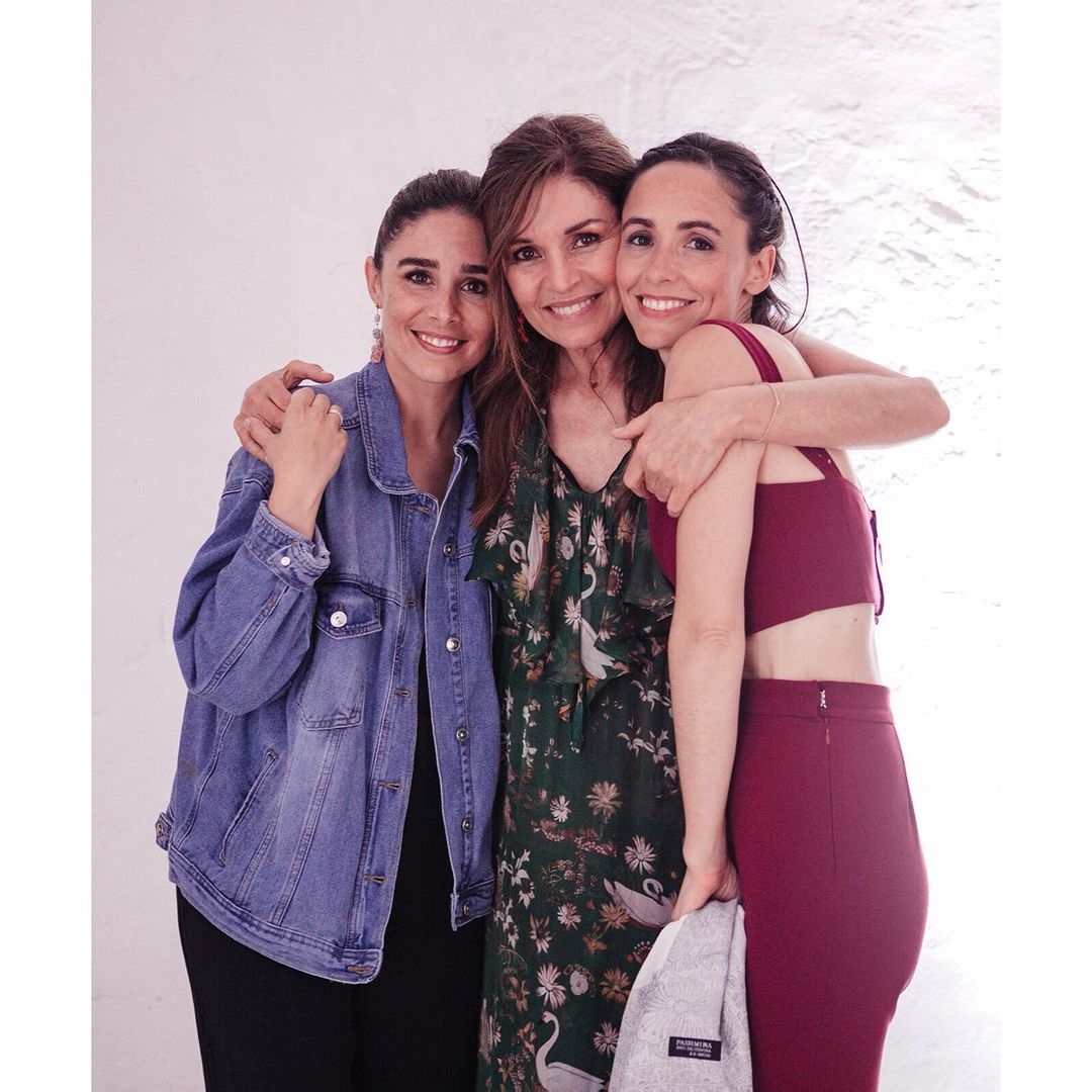 Les meves mamas. Candela Maria Sagrario. Con más respeto, admiración y amor hacia ellas cada día y, porque no admitirlo, con más gratitud expresada desde que descubres todo lo que han hecho. Hasta que no eres madre no a