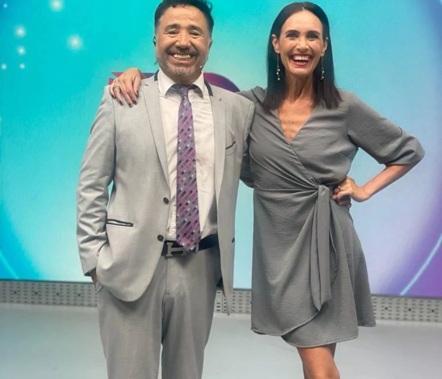 Cuarta temporada de @franquiciasquecrecen.tv !!!Con @danielarceok te esperamos los sábados a las 11hs por @americatv #makeup #hairstyle @ajualtierimakeup #vestido @lindadealma ...#volvimos #back #nuevatemporada #newseas-1