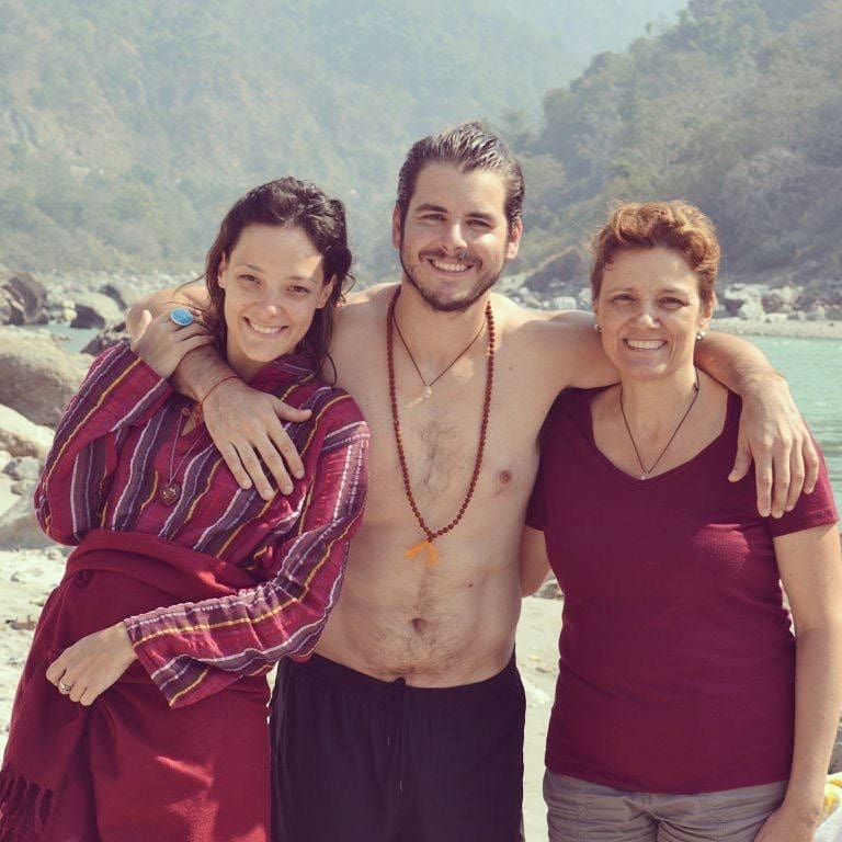 Ella es Fran . @francoisedugas. Ex bailarina, ahora masajista y reikista. Viajó en familia a India con su hija y su yerno en Febrero de 2018 junto a @daisymayqueen @ilham.india y @nachoperezbarbero. Aquí te (4)