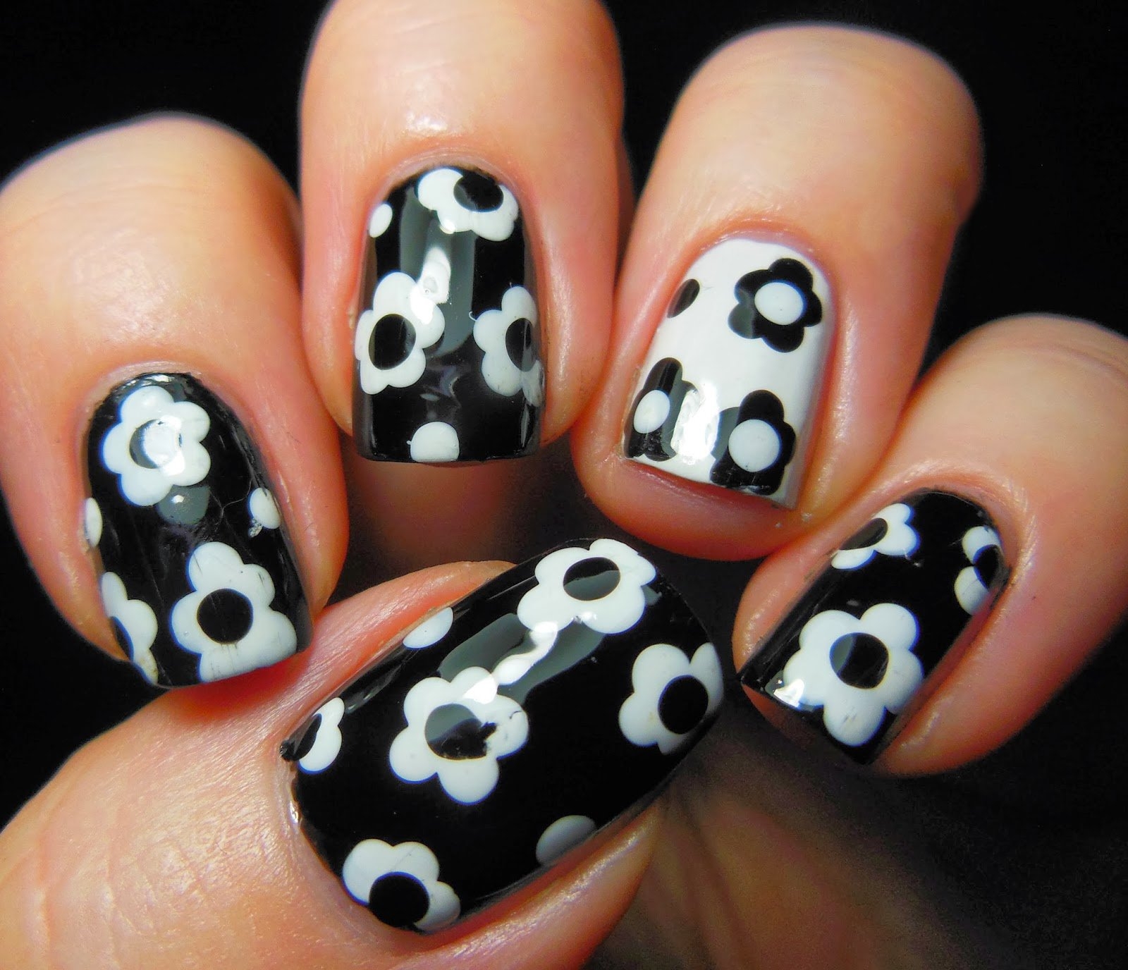 Uñas-blanco-y-negro-17