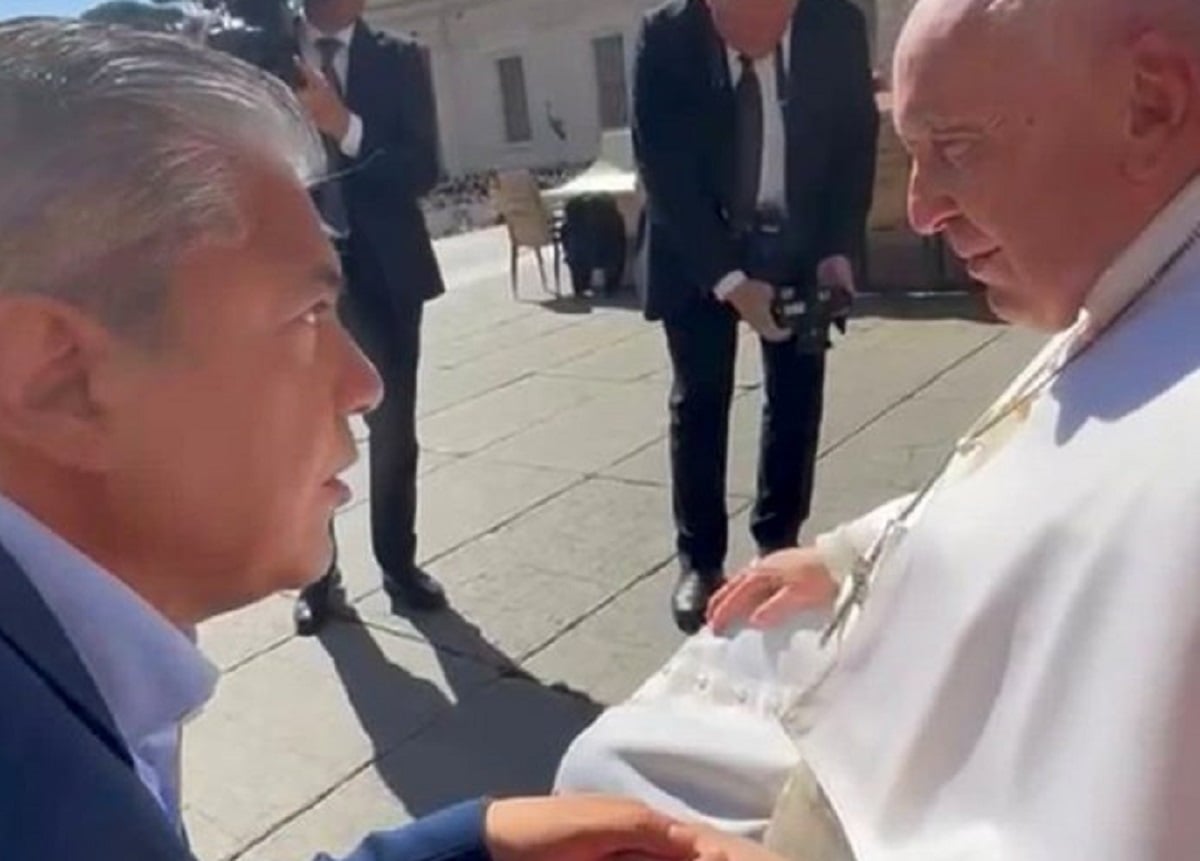 web-Figueroa-Papa-Francisco-696x644
