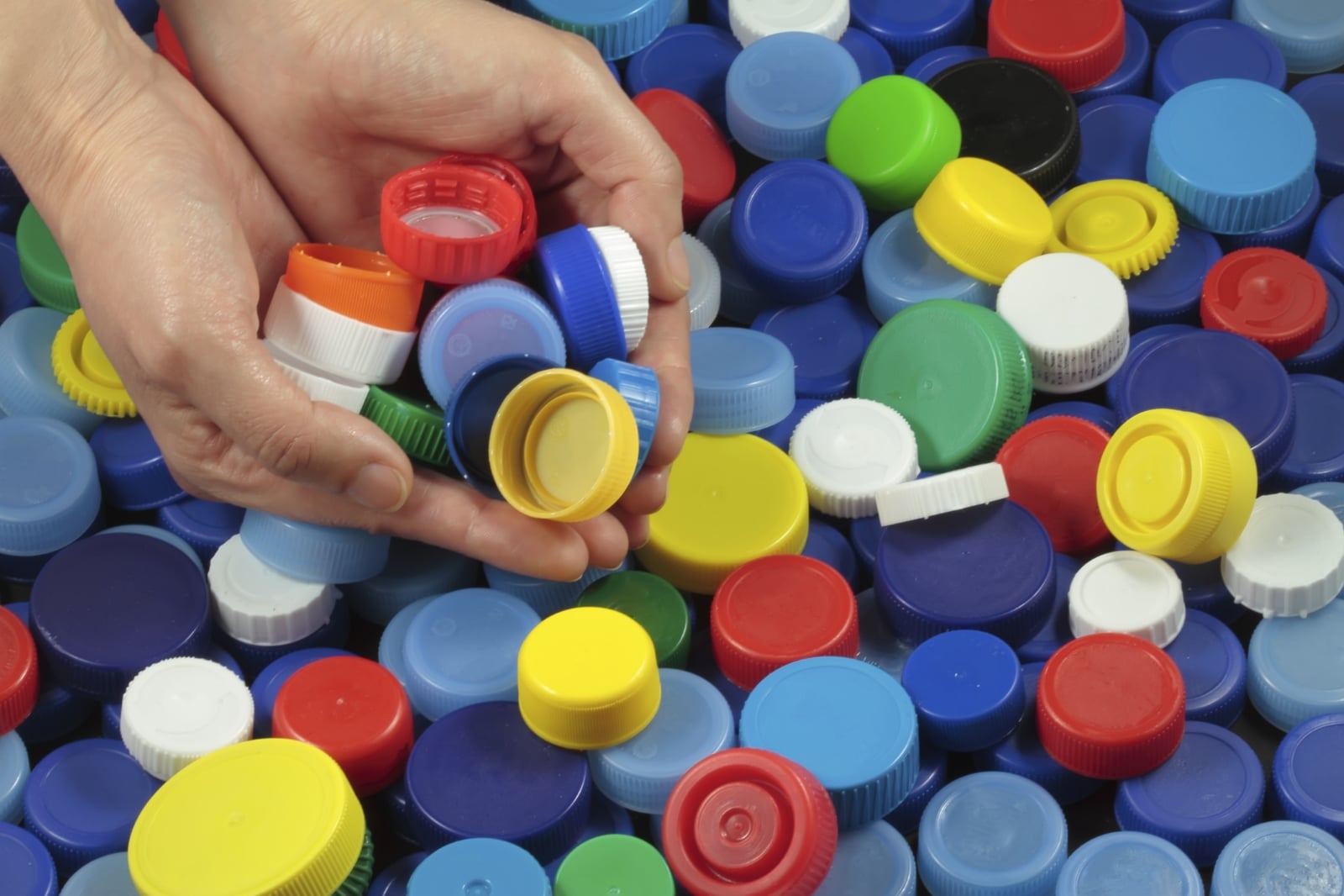 14-ideas-creativas-para-reciclar-tapas-de-botellas-que-no-habias-imaginado