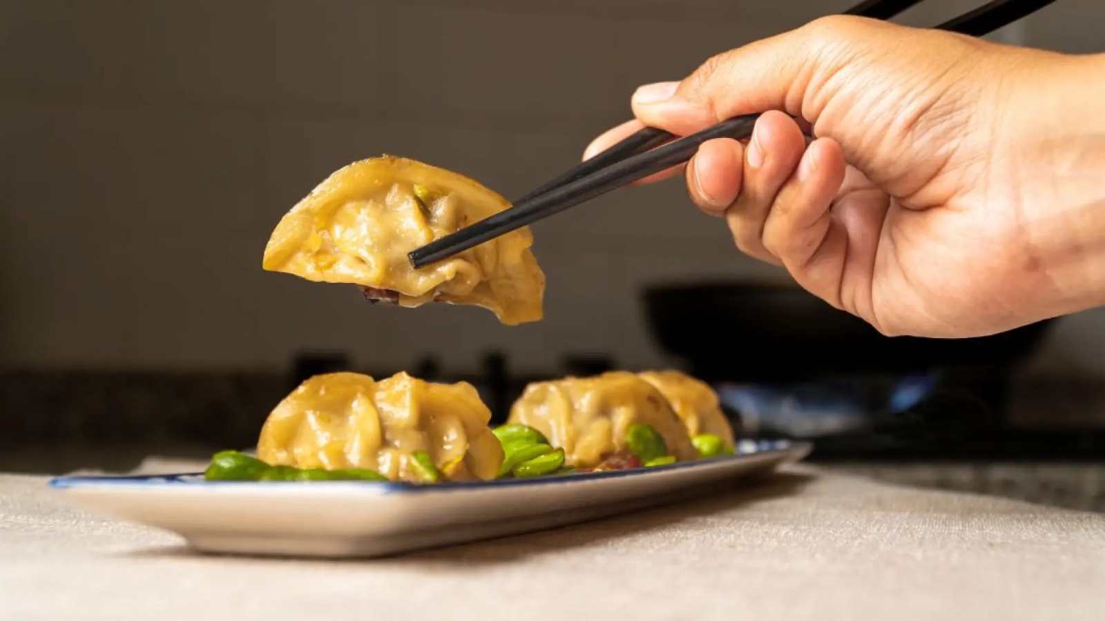 el-truco-para-conseguir-que-la-gyozas-del-supermercado-te-queden-perfectas
