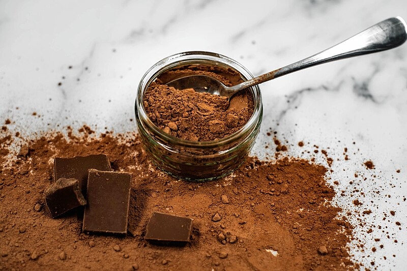 Cocoa_Powder_and_Chocolate_on_Marble_Background