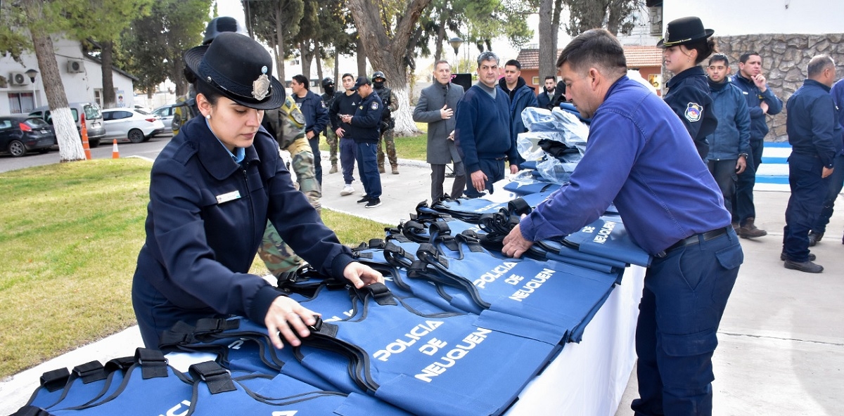entrega equipamiento policial 2