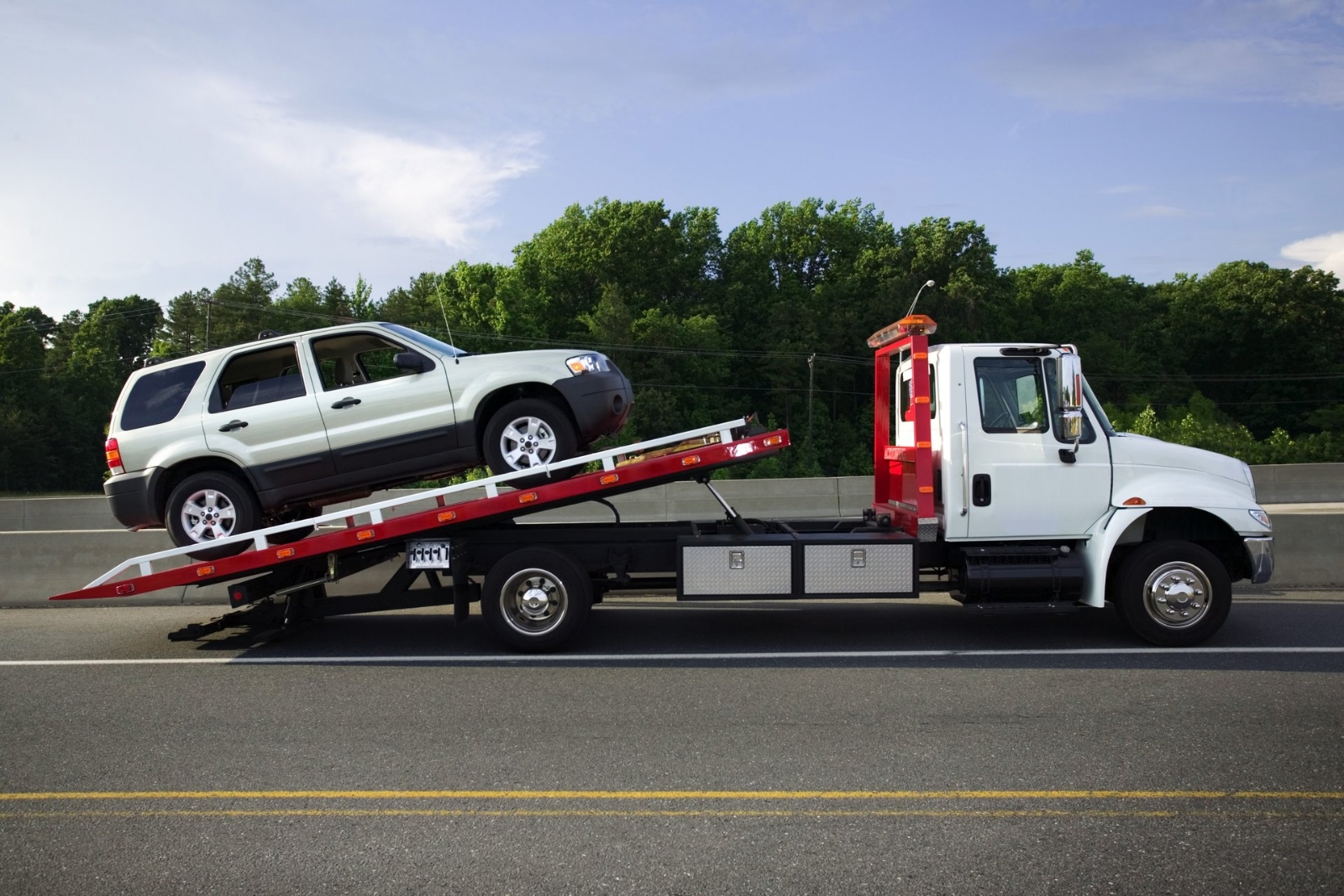 tipos-de-gruas-para-remolque-y-rescate-de-vehiculos