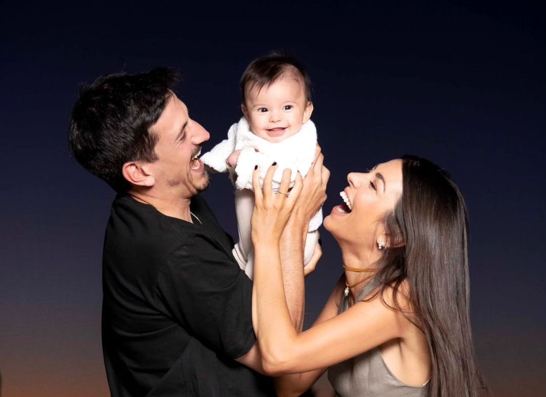 No podemos más con estas fotos de la @chinitaansa y @mendoza.diego92 con @india.mendoza, que está a punto de cumplir 4 meses ?? En su primer Día de la Madre, Josefina, la periodista y conductora que se ganó el cariño de-1