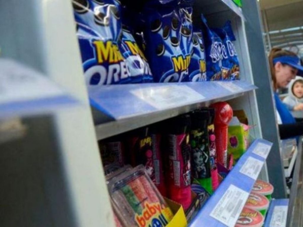 La-ordenanza-que-prohibe-alimentos-no-saludables-en-linea-de-caja-1024x768