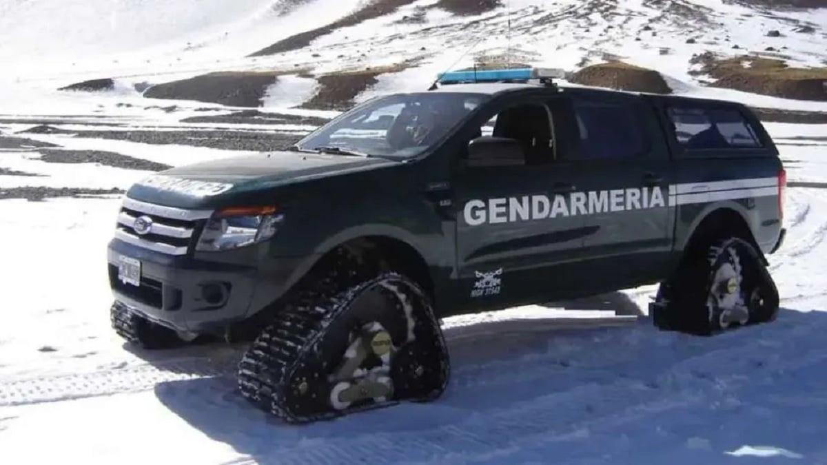 movil gendarmeria en nieve