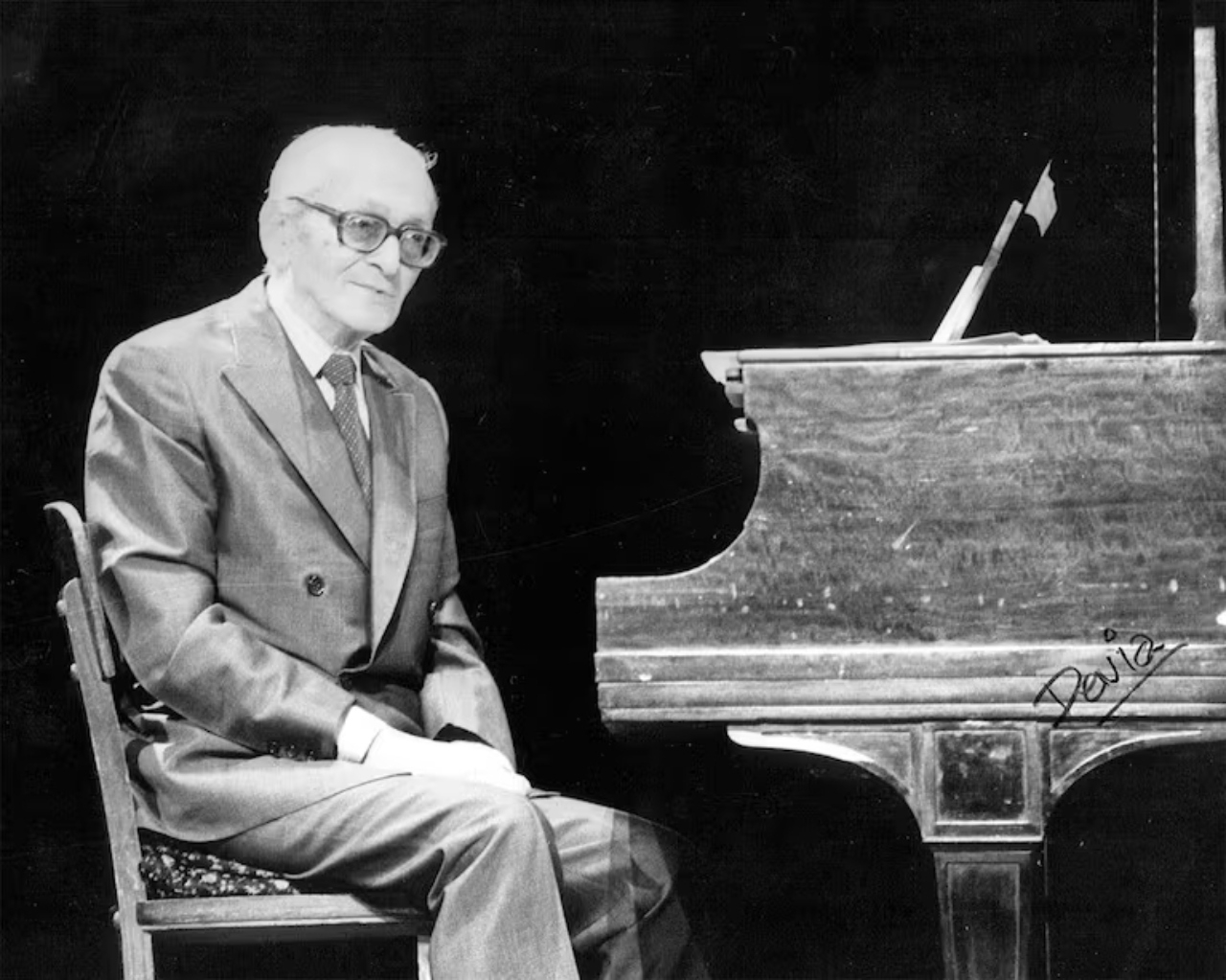 osvaldo-pugliese-frente-al-piano-foto-hector-deviael-pais-de-montevideo-334GFSNMKZEKPAAKUNFHRICX5Q(1)
