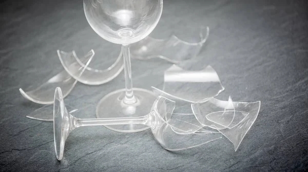 depositphotos_411819050-stock-photo-broken-plate-or-broken-water