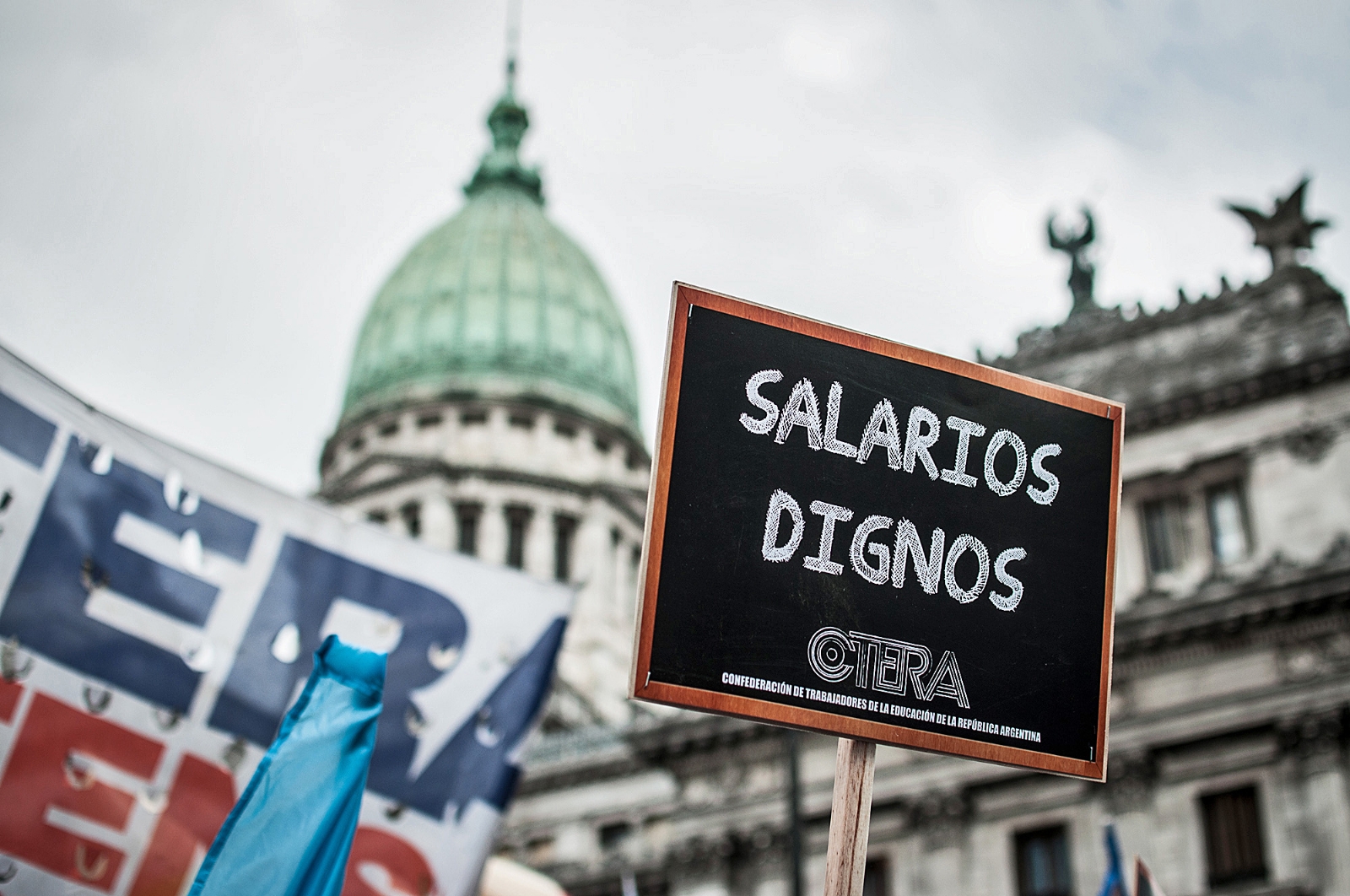 salarios-docentes-ilustrativa