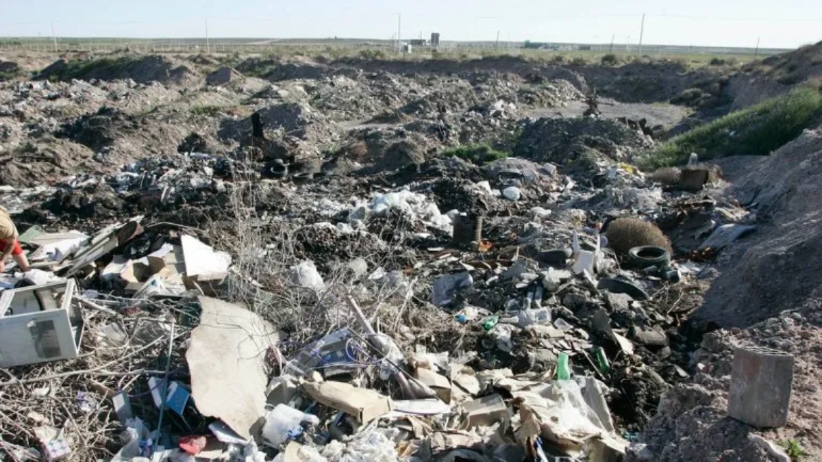 la-cantera-municipal-tambien-se-usa-arrojar-basura-y-escombros