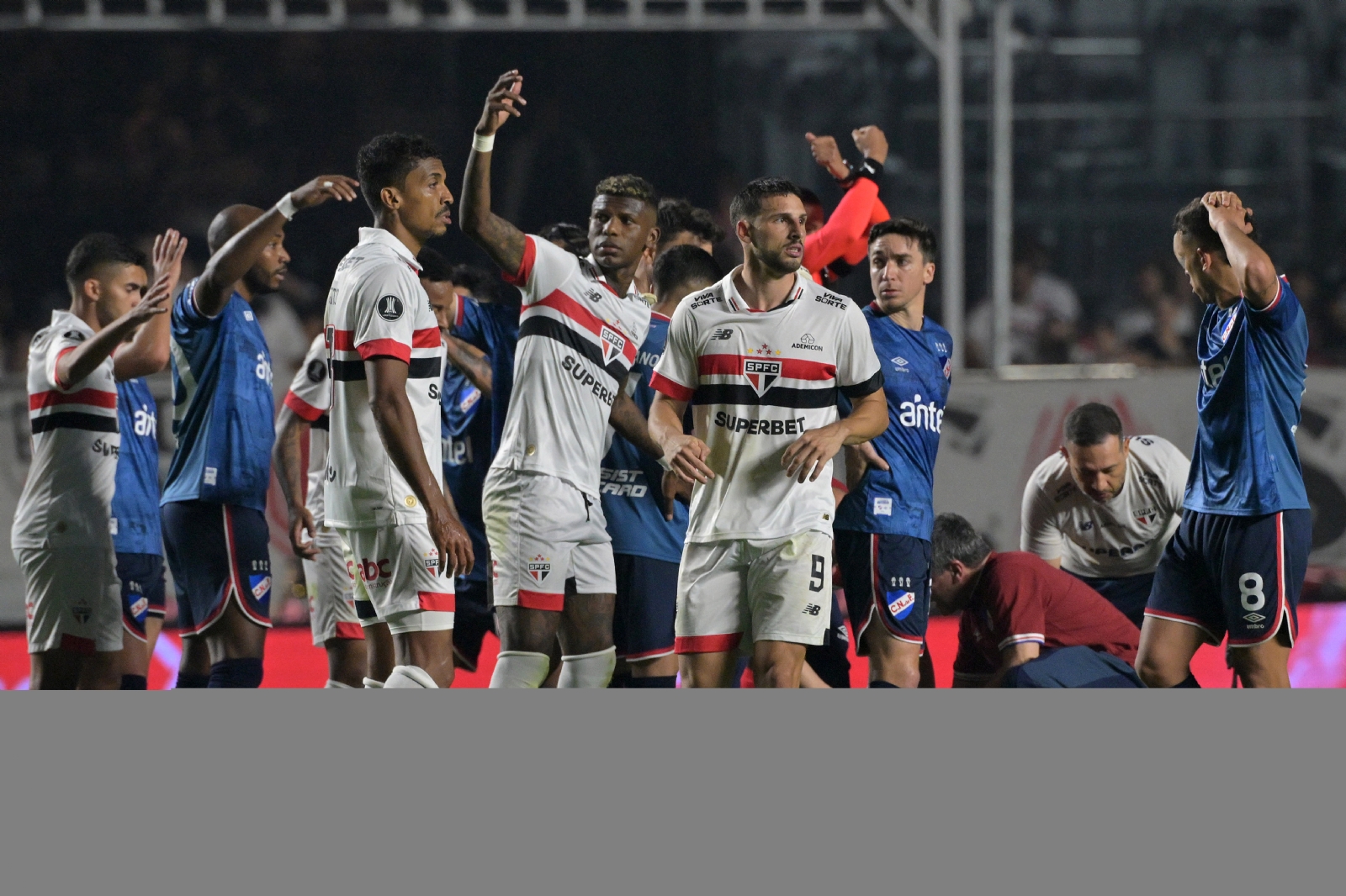 fbl-libertadores-saopaulo-nacionaluru-izquierdo-health