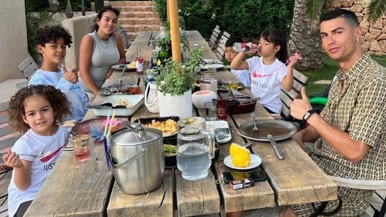 cristiano-ronaldo-y-su-familia-foto-instagram-cristiano-MCVJLQP6CBF3HPPI7V7NNKRKFU