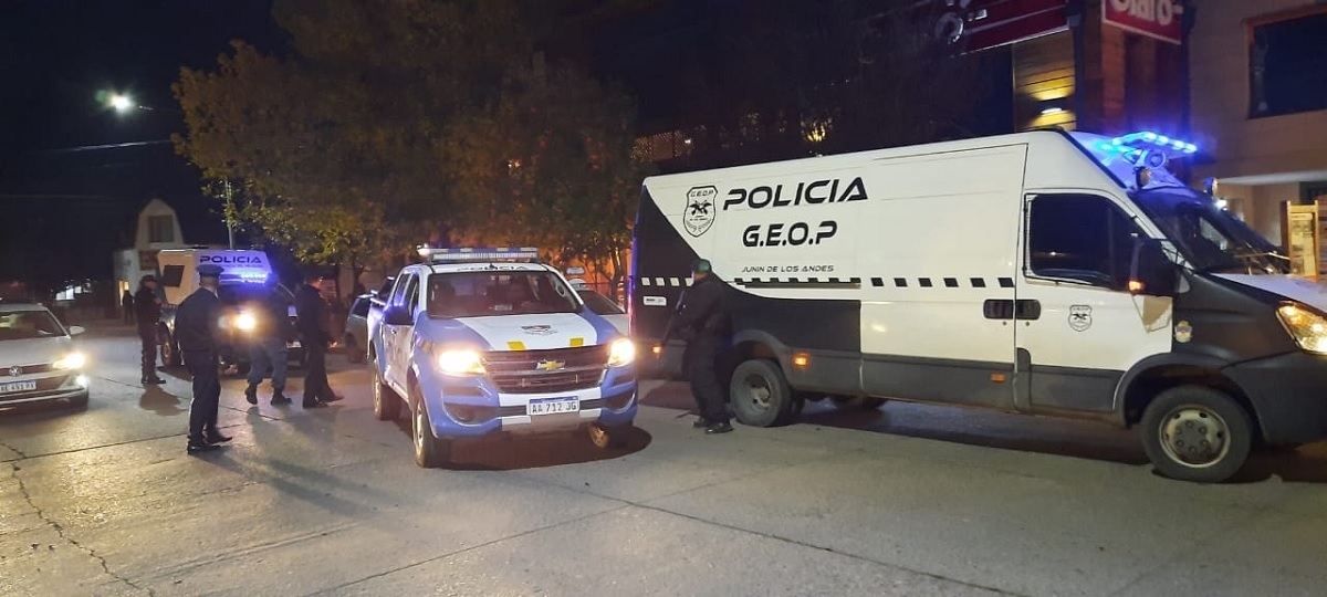 policias en chacra 32