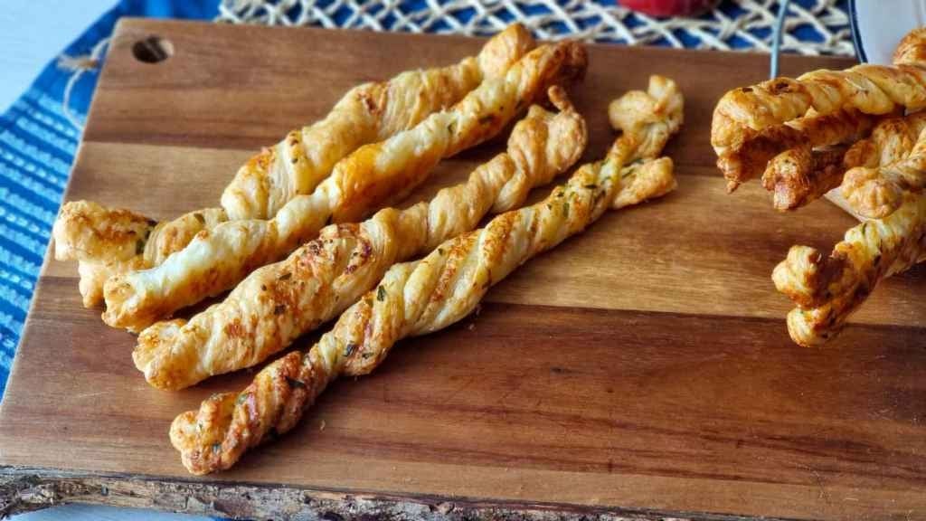 receta-facil-y-deliciosa-palitos-de-hojaldre-rellenos-de-queso