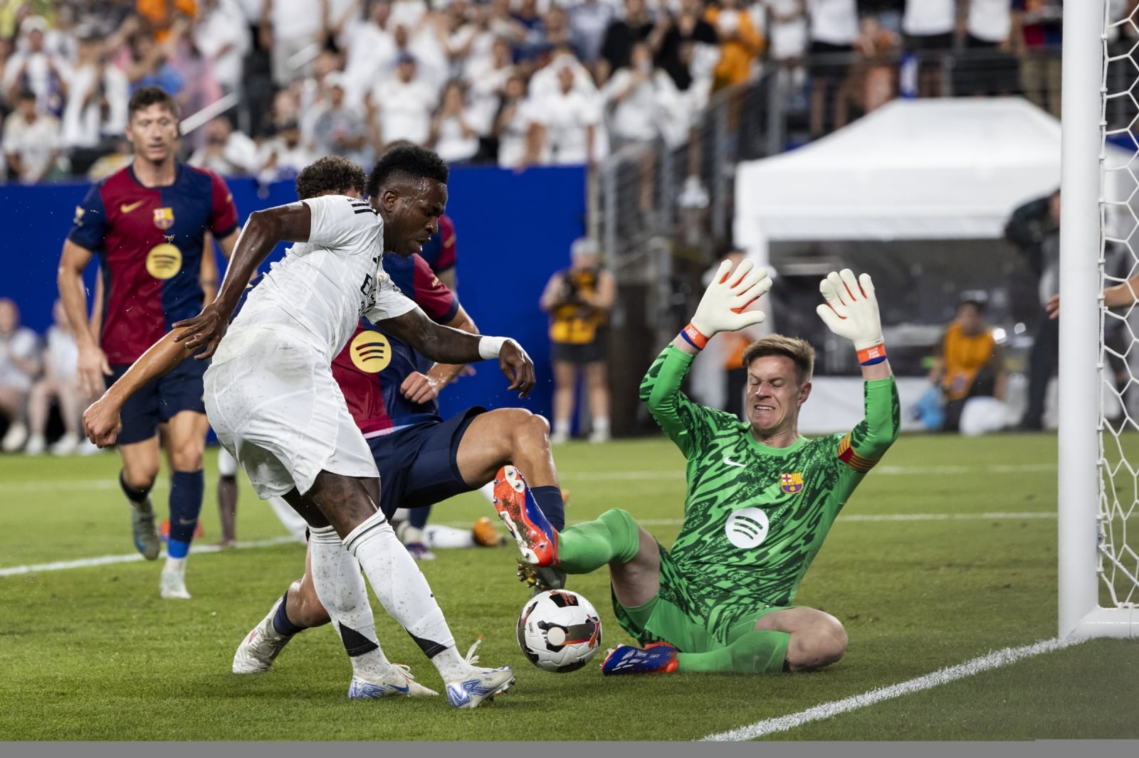 real-madrid-v-fc-barcelona-pre-season-friendly (1)