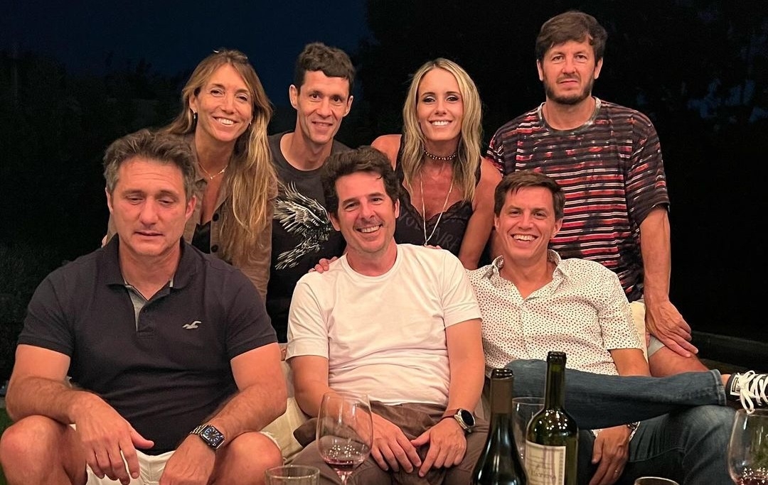 MIS ECONOMISTAS PREFERIDOS Hermoso reencuentro con mis amigos facultativos! Cuantas anécdotas de horas y horas sentados estudiando y riendo juntos! Próximo encuentro en Hoti’s house! Espero nos encuentre tan jó2