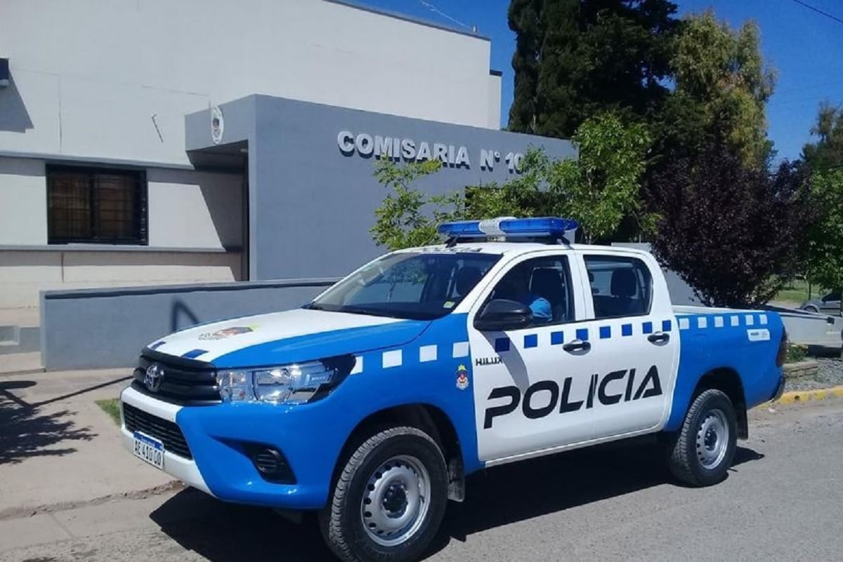 comisaria de añelo con patrullero