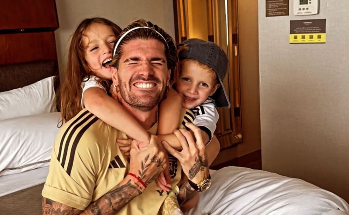 rodrigo-de-paul-se-reencontro-con-sus-hijos-asi-fue-el-emotivo-momento-1822654 (1)