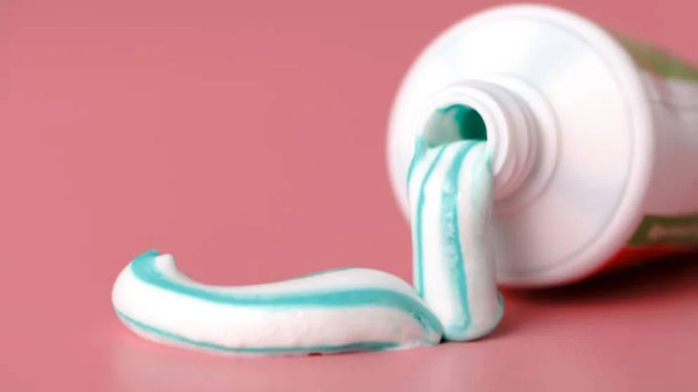 como-limpiar-la-casa-con-la-pasta-de-dientes (1)