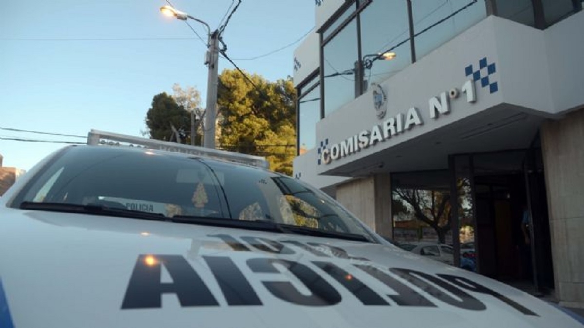 comisaria primera cn patrullero