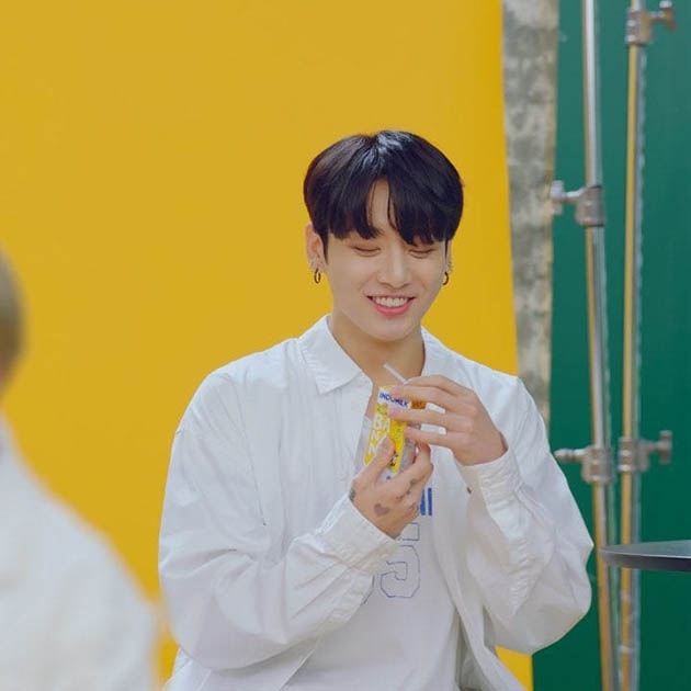 banana-indomilk-coffee-jungkook-11