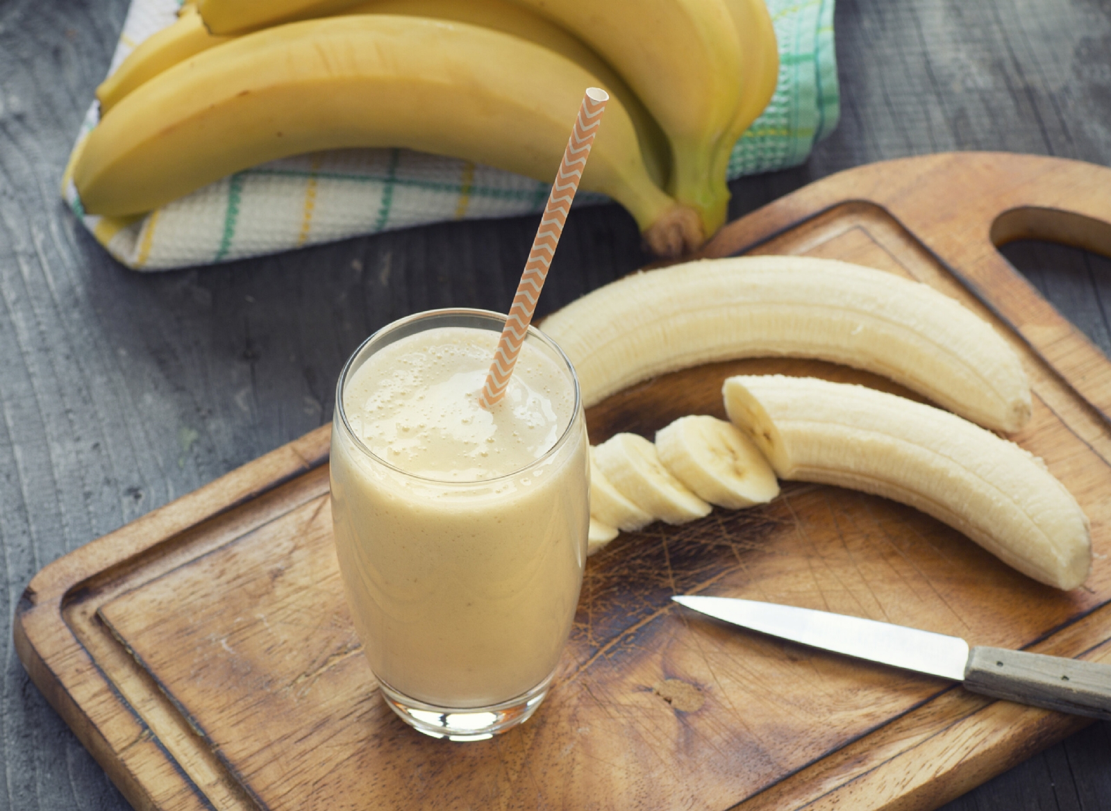 FreshmadeBananasmoothieonwoodenbackground_81463192-scaled
