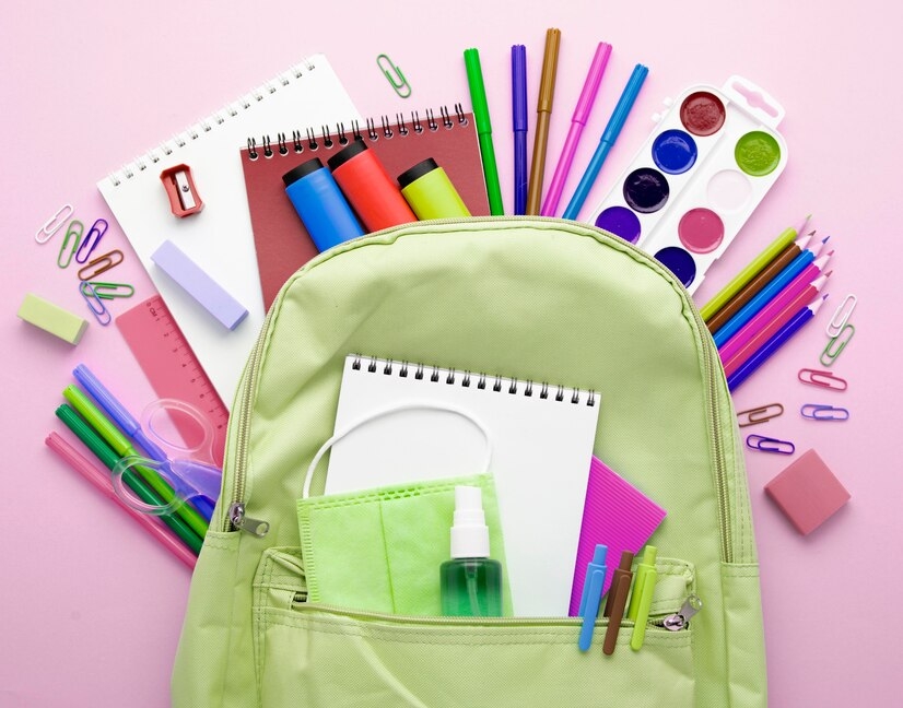 vista-superior-papeleria-regreso-escuela-mochila-lapices_23-2148587581