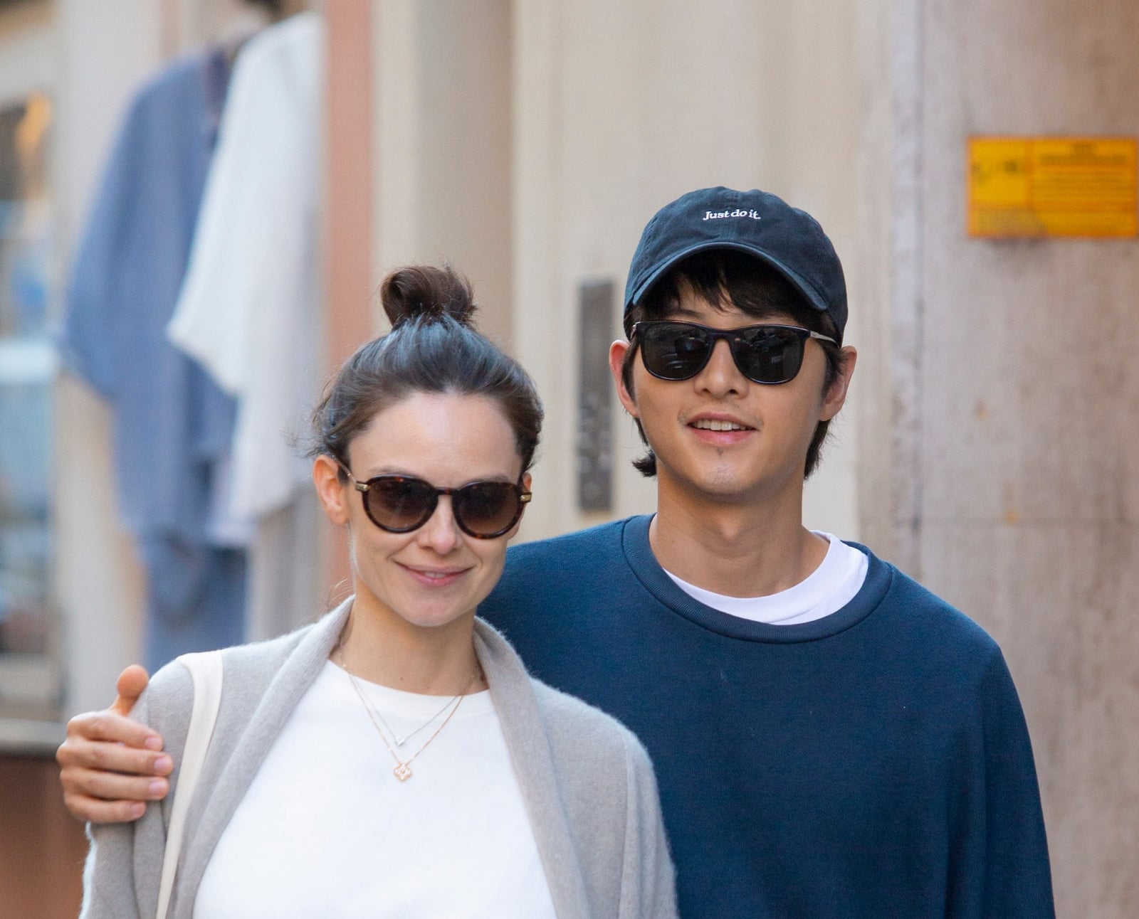 song-joong-ki-and-katy-louise-saunders-wife-marriage-wedding-pregnancy-baby- (1)