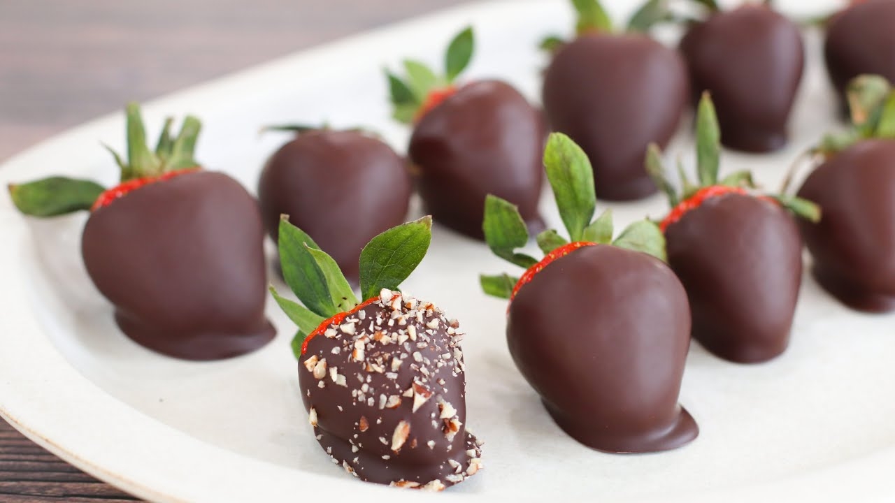 Conitos de frutilla con chocolate