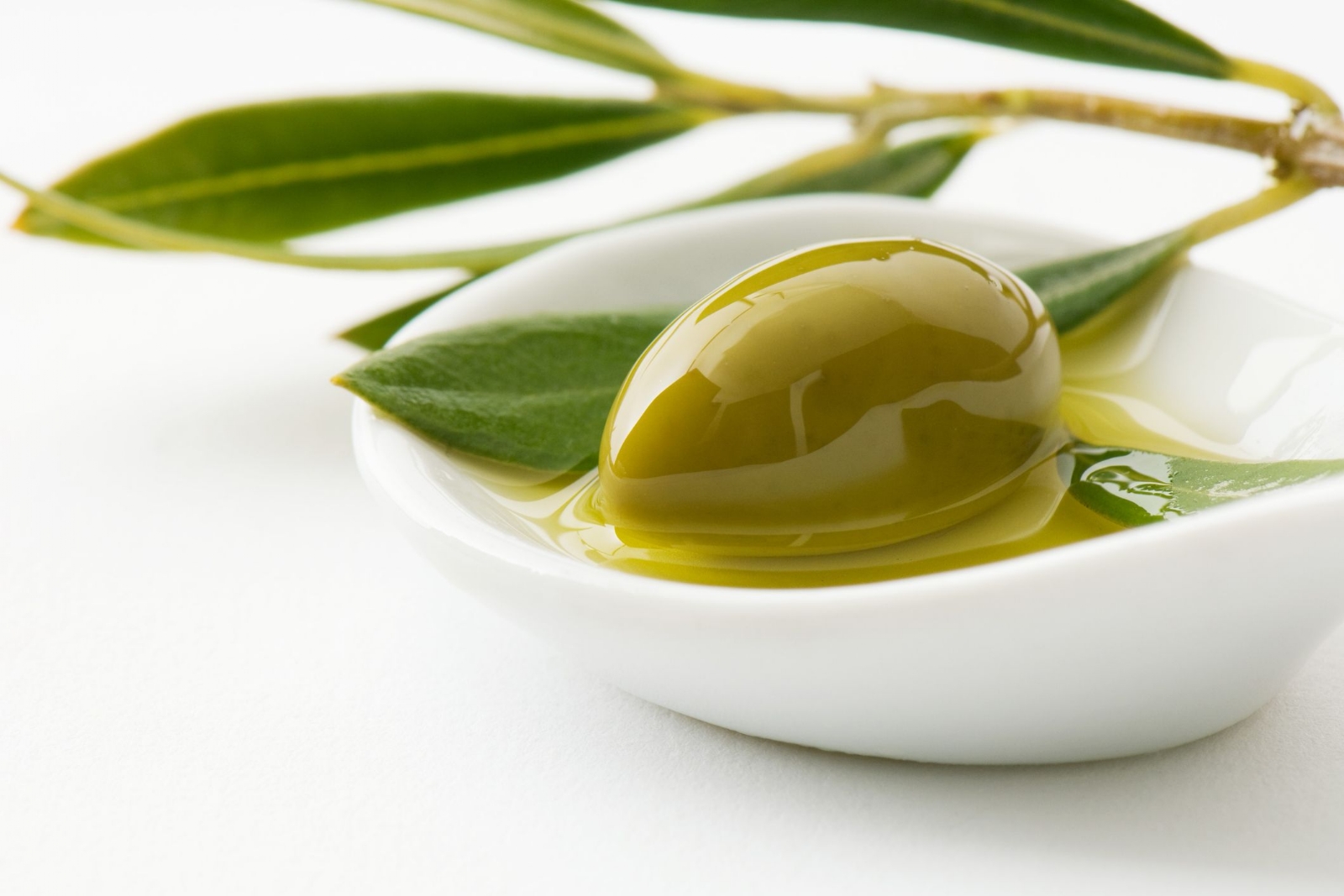 beneficios-aceite-oliva-portada-womenshealth-1650725143