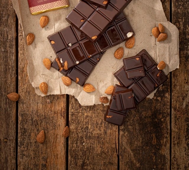 img_036783-choco-70-con-almendras-a1c3c80b59fafa2c1217010115681251-640-0