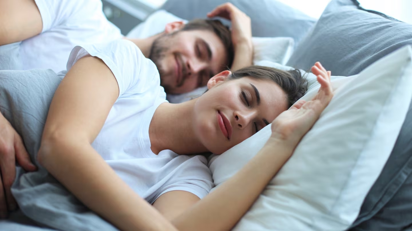 algunos-gestos-antes-de-dormir-favorecen-a-la-pareja-foto-adobe-stock-3FBZKNGXDZFNPGHUNKWEJBQJA4