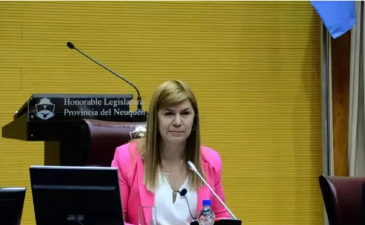 gloria ruiz en el atril