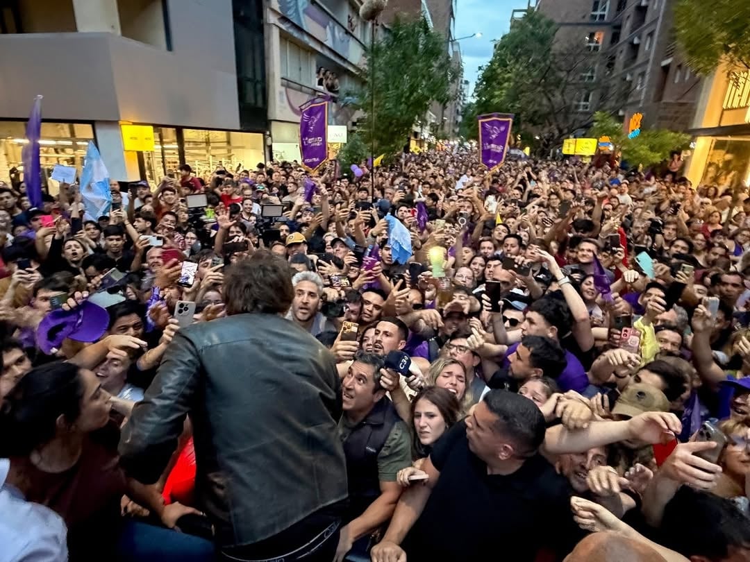 COPY Votemos mirando al futuro. Abracemos la esperanza de ser grandes.LA LIBERTAD AVANZA O ARGEN (1)