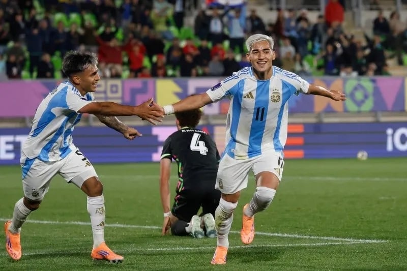 milton-delgado-ian-subiabre-seleccion-argentina-australia.jpg_158021514