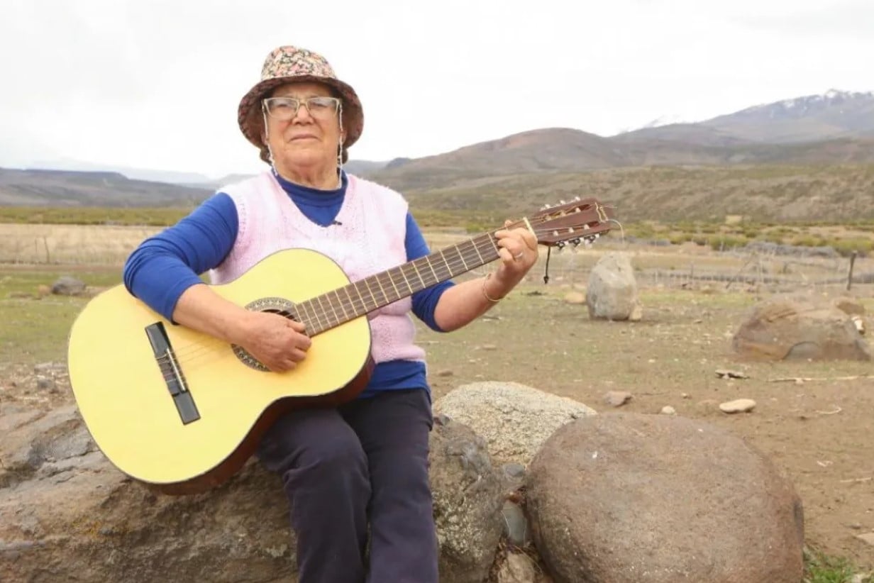 mujer cantora esther castillo gob nqn