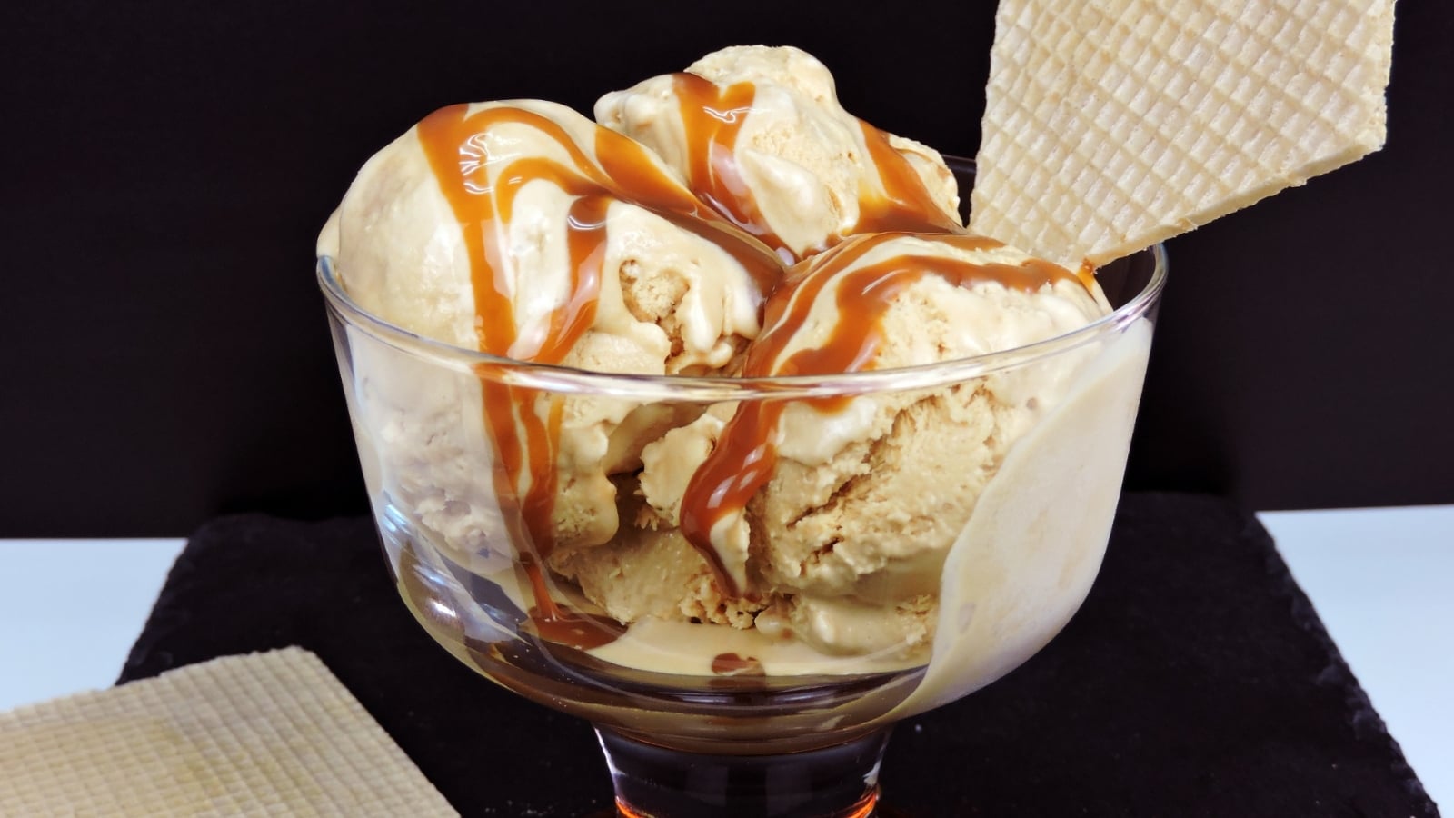Helado de flan y dulce de leche