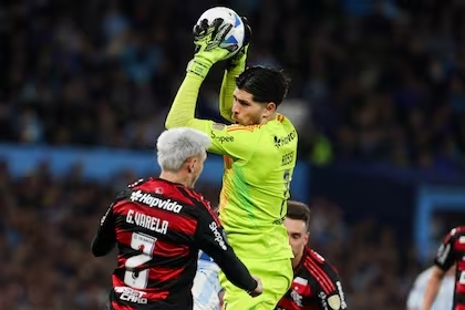 agustin-rossi-fue-la-gran-figura-de-flamengo-en-T7NTCBJMLRAVBMB5HRRFONDQ7I