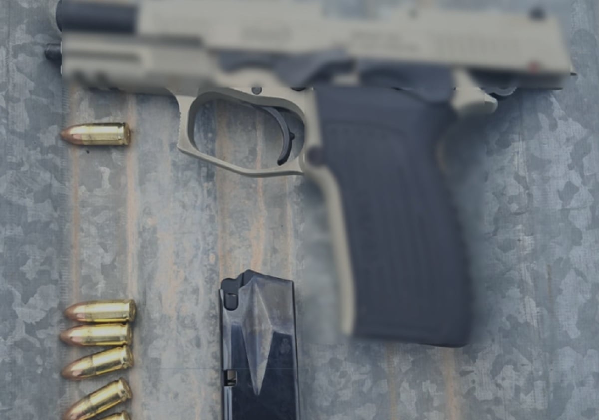 pistola con proyectiles centenario