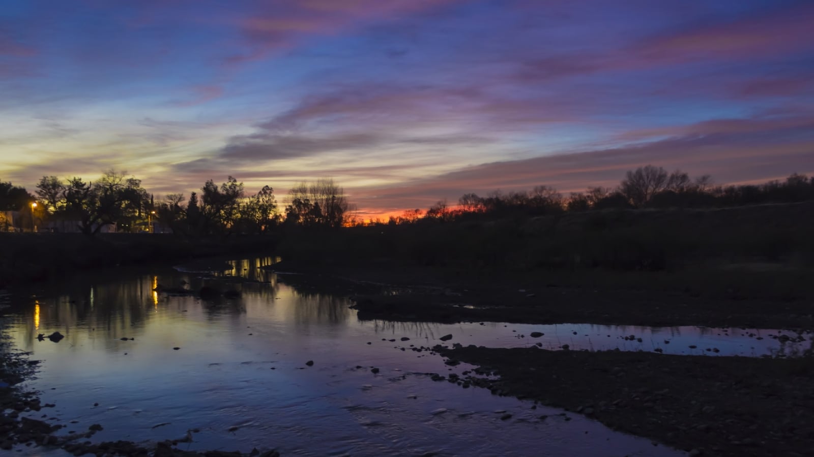 2560px-Río_aguanaval_durante_la_caída_del_atardecer