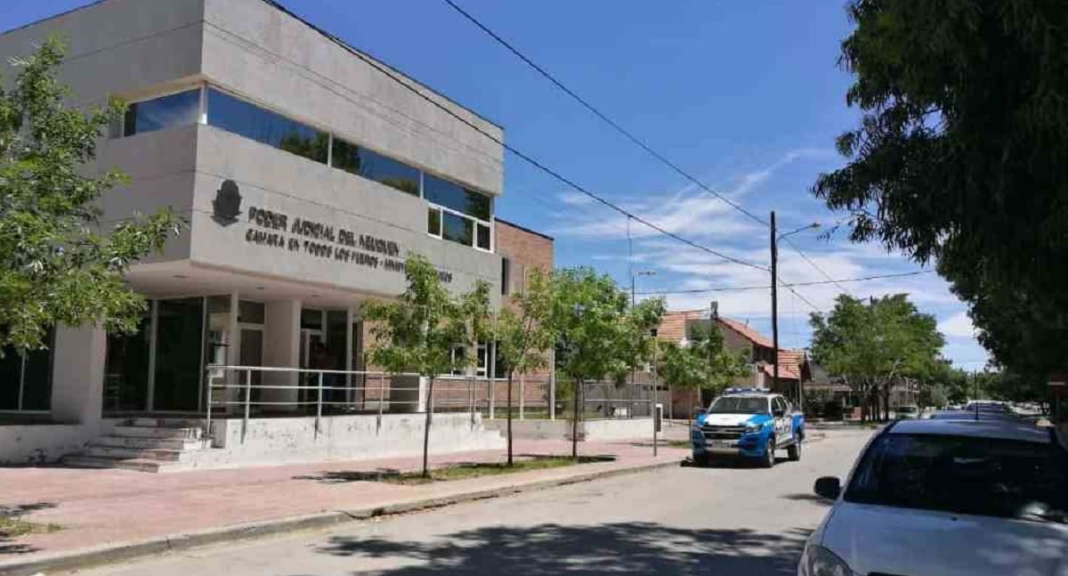 fiscalia de cutral co con patrullero