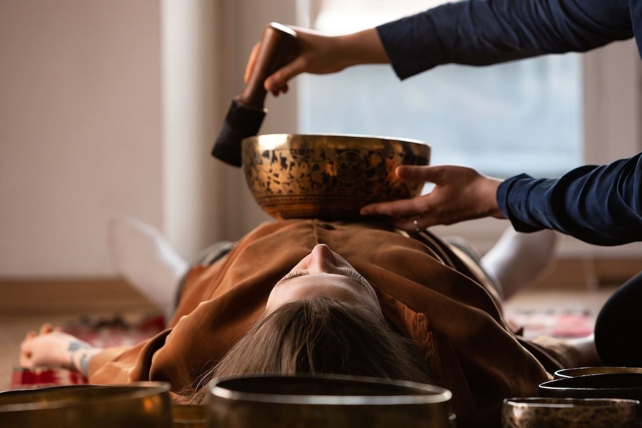 bigstock-woman-making-relaxing-massage-364424443