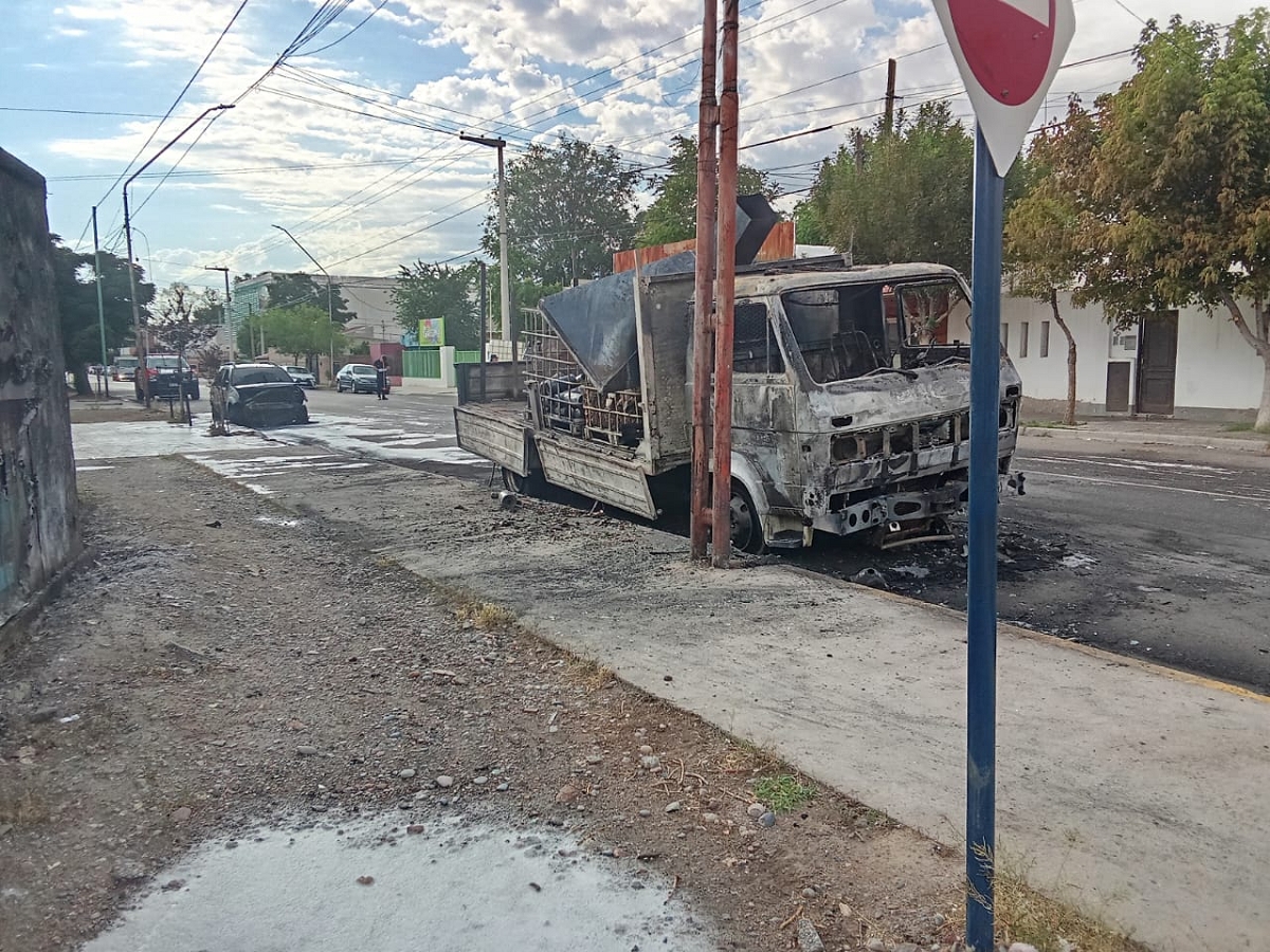 tres vehiculos incendiados 2