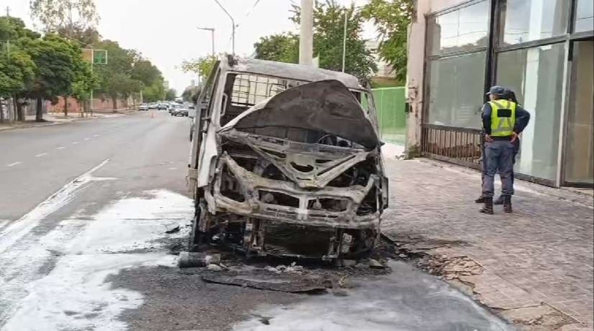 tres vehiculos incendiados 3