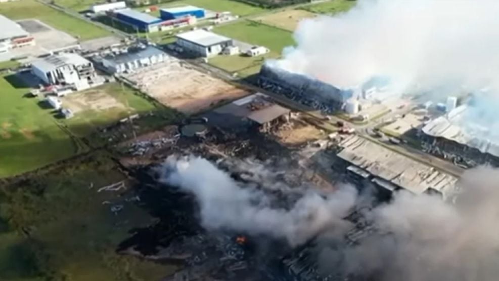 la-imagen-del-desastre-del-polo-industrial-ezeiza-cuando-las-llamas-ya-fueron-controladas-2138176