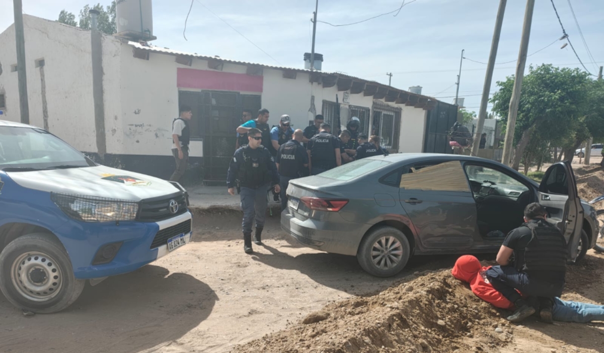 La Policía del Neuquén detiene a uno de los fugados de la U12 Fuente (Policía)